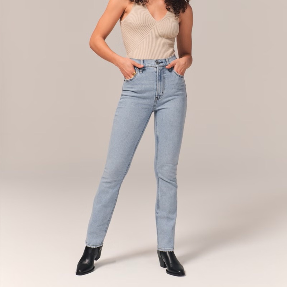 Abercrombie & Fitch 90s Slim Straight Ultra High Rise Size 24 Light Wash